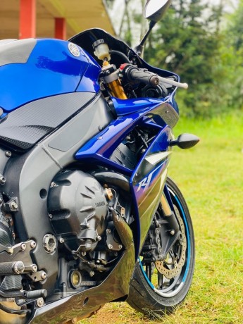 yamaha-r1-2008-big-3
