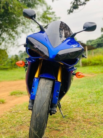 yamaha-r1-2008-big-2