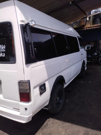 nissan-caravan-1995-big-4