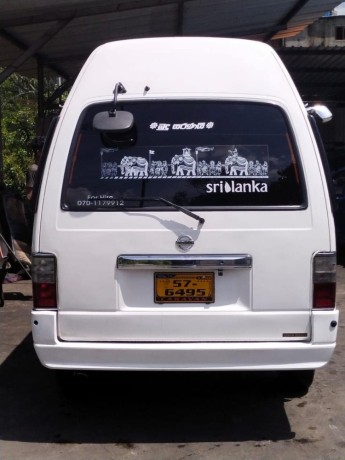 nissan-caravan-1995-big-1