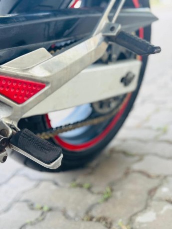 honda-hornet-250-2015-big-5