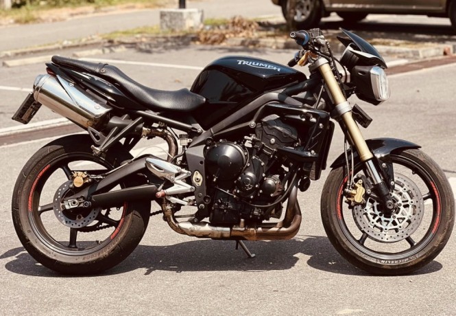 triumph-street-triple-675-big-2