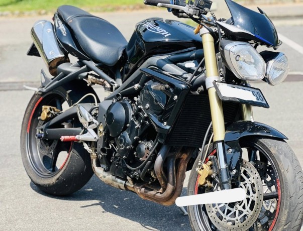 triumph-street-triple-675-big-3