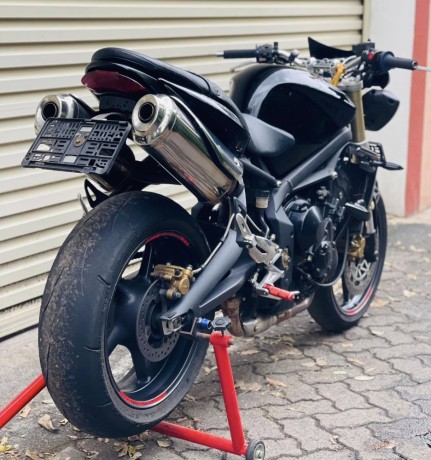 triumph-street-triple-675-big-1