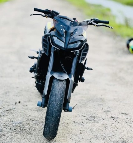 yamaha-mt09-2018-big-2