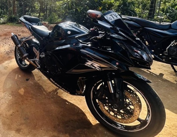 suzuki-gsxr-750-big-2