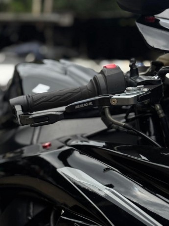 suzuki-gsxr-750-big-9