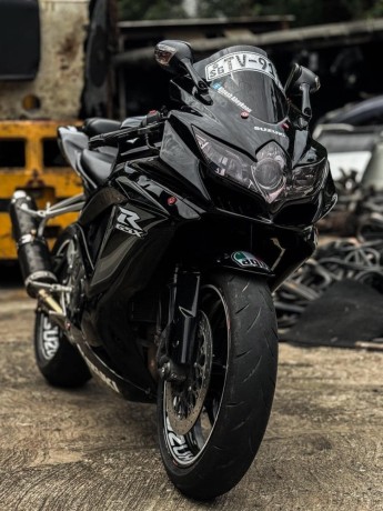 suzuki-gsxr-750-big-0