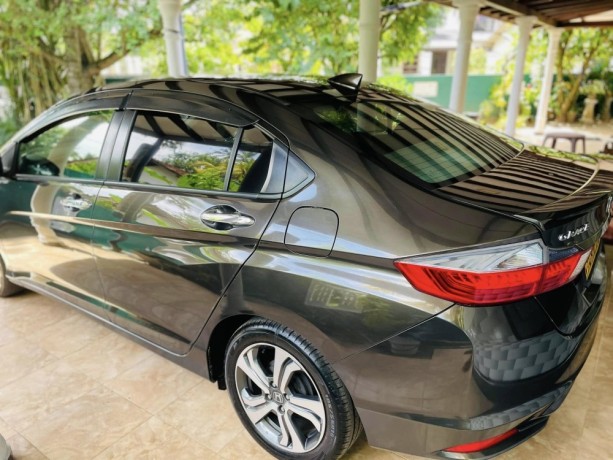 honda-grace-ex-2015-big-3