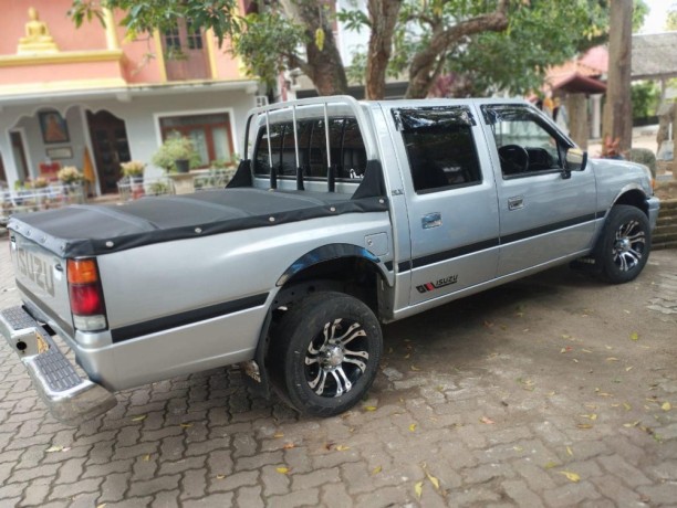 isuzu-double-cab-big-3