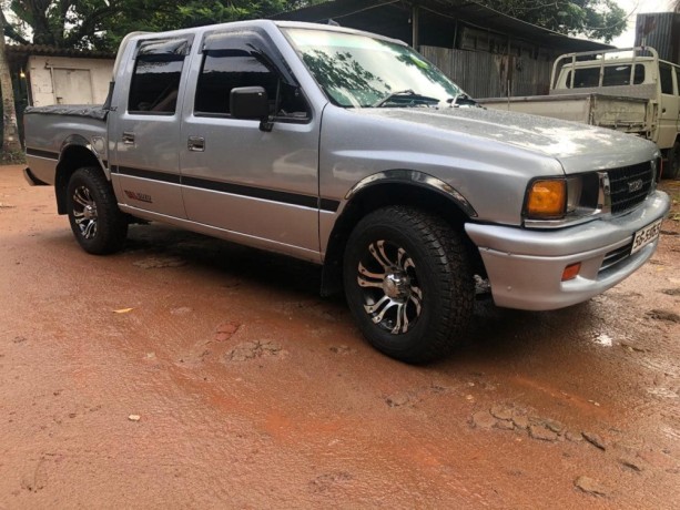 isuzu-double-cab-big-5