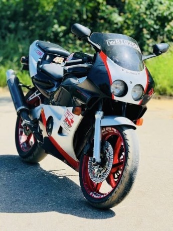 honda-cbr-250-gullarm-2020-big-0