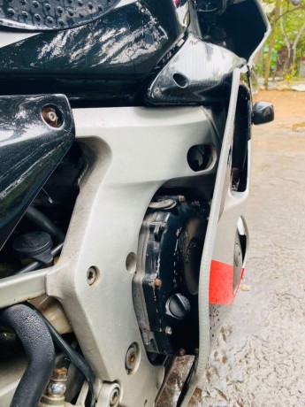 honda-cbr-250-gullarm-2020-big-7