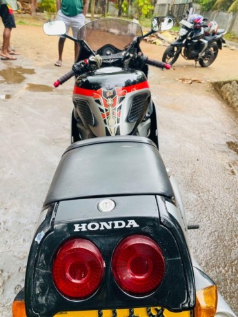 honda-cbr-250-gullarm-2020-big-6