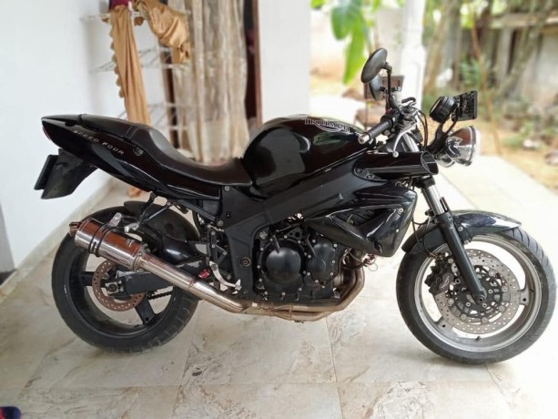triumph-speed-four-600-big-5