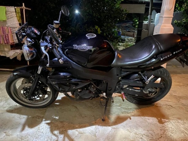 triumph-speed-four-600-big-2