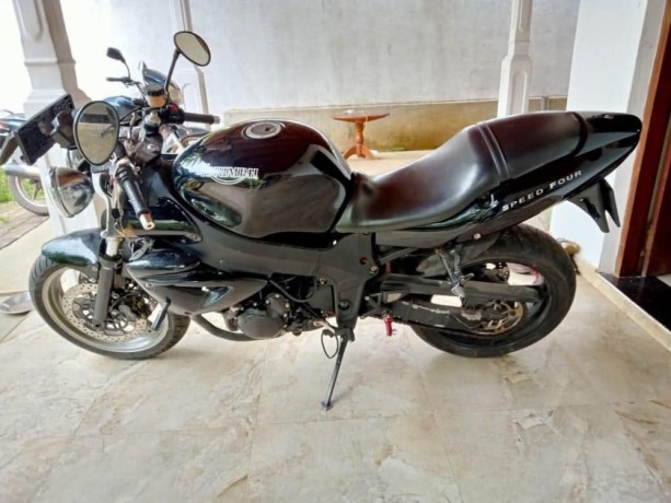 triumph-speed-four-600-big-4