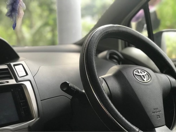 toyota-vitz-big-2
