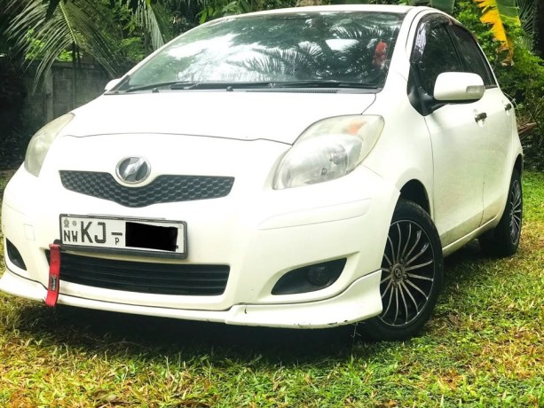 toyota-vitz-big-0