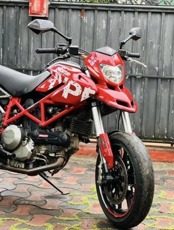 ducati-hypermotard-796-abs-2011-big-0