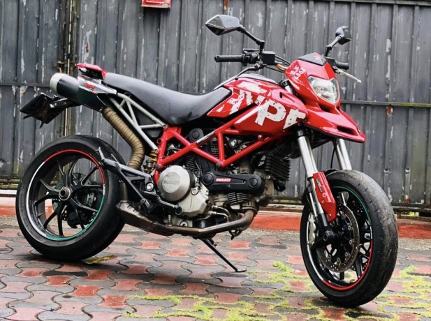 ducati-hypermotard-796-abs-2011-big-1