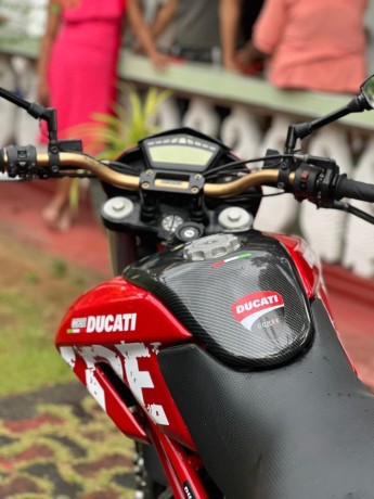 ducati-hypermotard-796-abs-2011-big-3