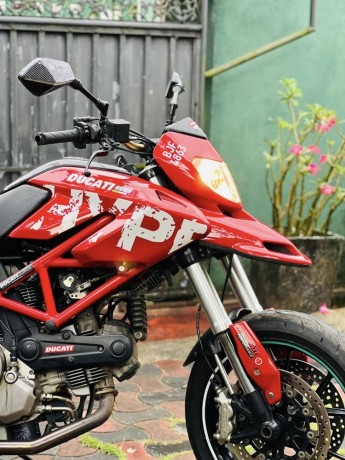 ducati-hypermotard-796-abs-2011-big-2