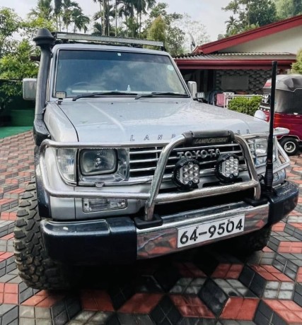toyota-landcruiser-1992-big-0