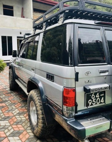 toyota-landcruiser-1992-big-1