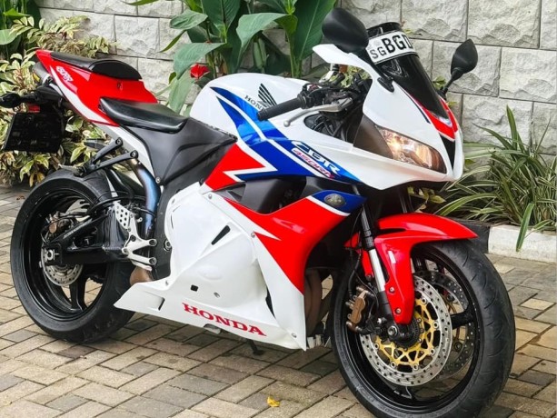 honda-cbr-600rr-2018-big-4