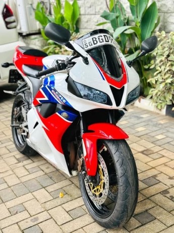 honda-cbr-600rr-2018-big-0