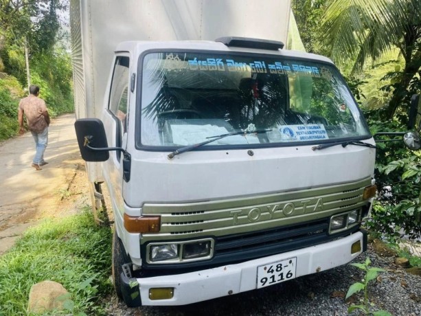 toyota-dyna-1992-big-2