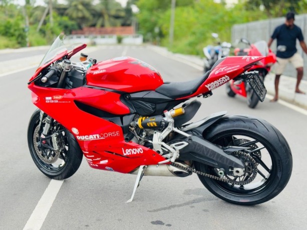ducati-panigale-899-big-4