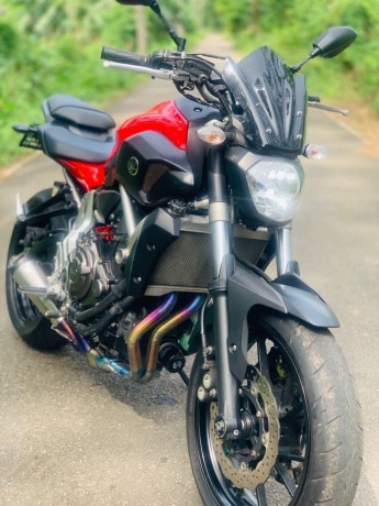 yamaha-mt-07-2015-big-2