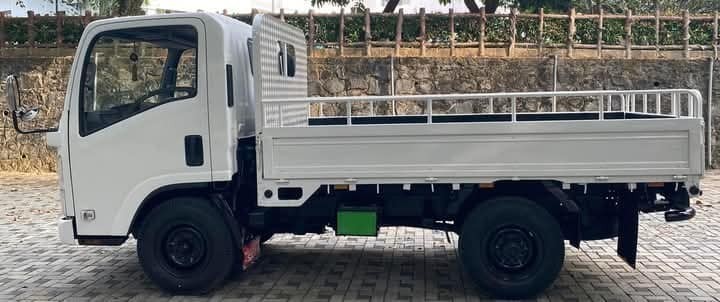 isuzu-elf-2013-big-5