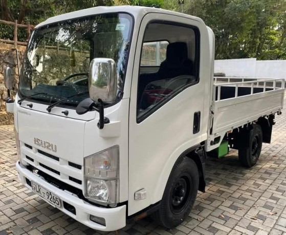 isuzu-elf-2013-big-1