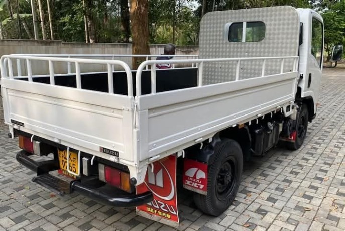 isuzu-elf-2013-big-4
