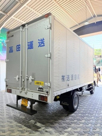 mitsubishi-fuso-elf-big-1