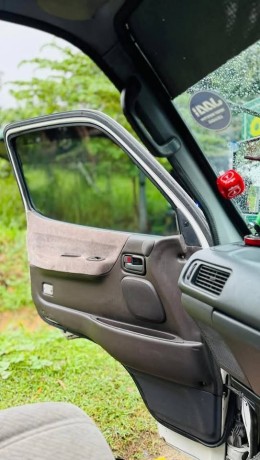 toyota-hiace-big-9