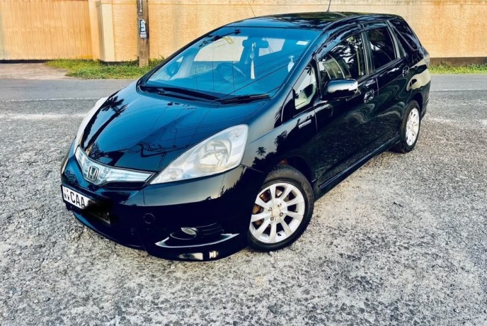 honda-fit-shuttle-big-0