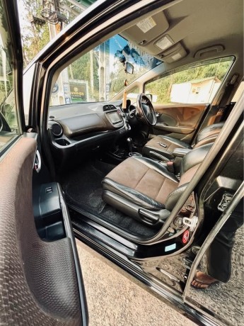 honda-fit-shuttle-big-4