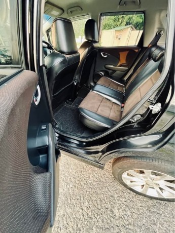 honda-fit-shuttle-big-3