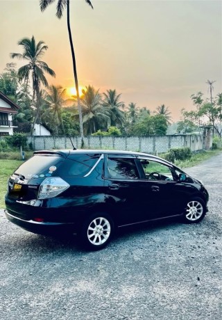 honda-fit-shuttle-big-2