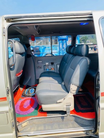 toyota-hiace-regius-big-6