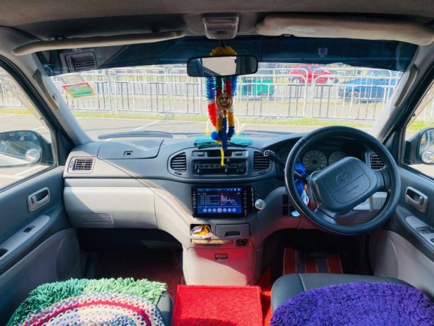 toyota-hiace-regius-big-7