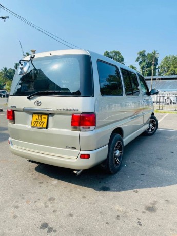 toyota-hiace-regius-big-5