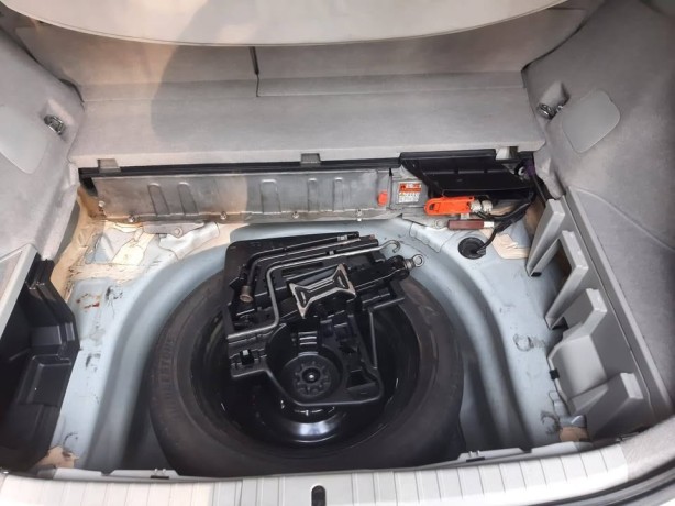 toyota-prius-s-big-10