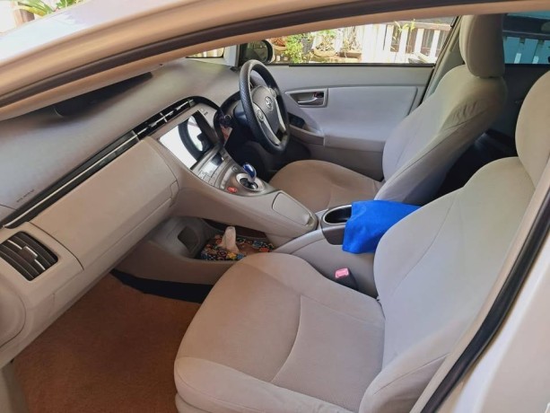 toyota-prius-s-big-5