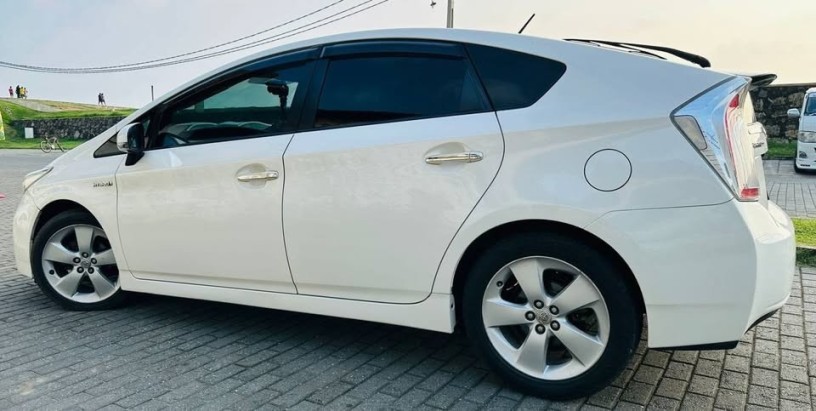 toyota-prius-s-big-1