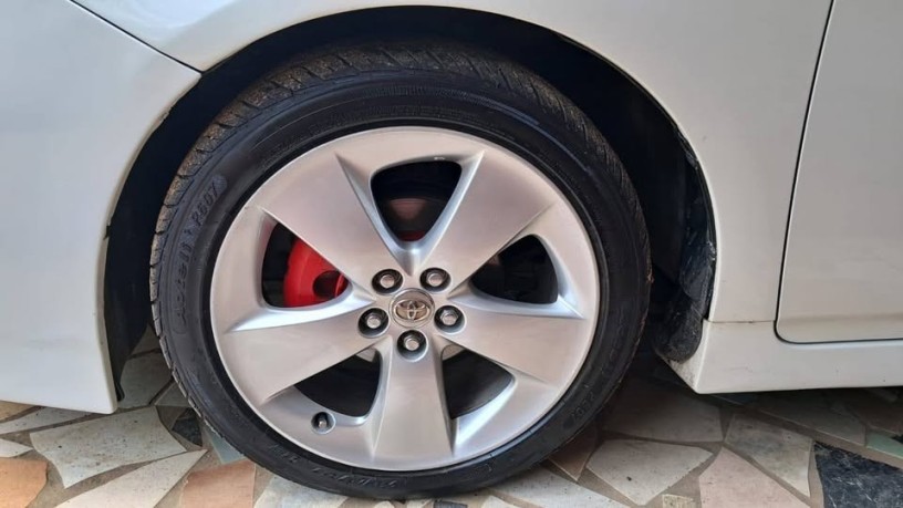 toyota-prius-s-big-8